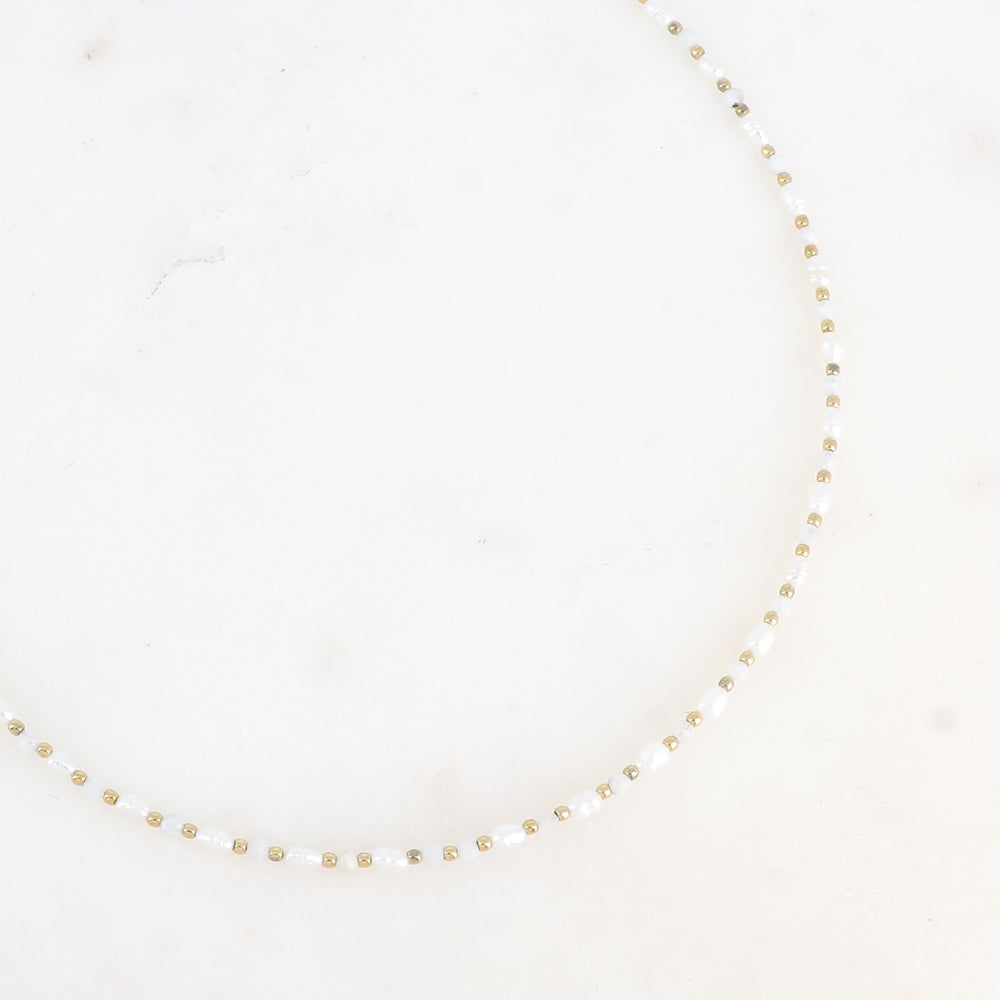 Collier Alana ras-de-cou, perles d'eau douce et pierres naturelles